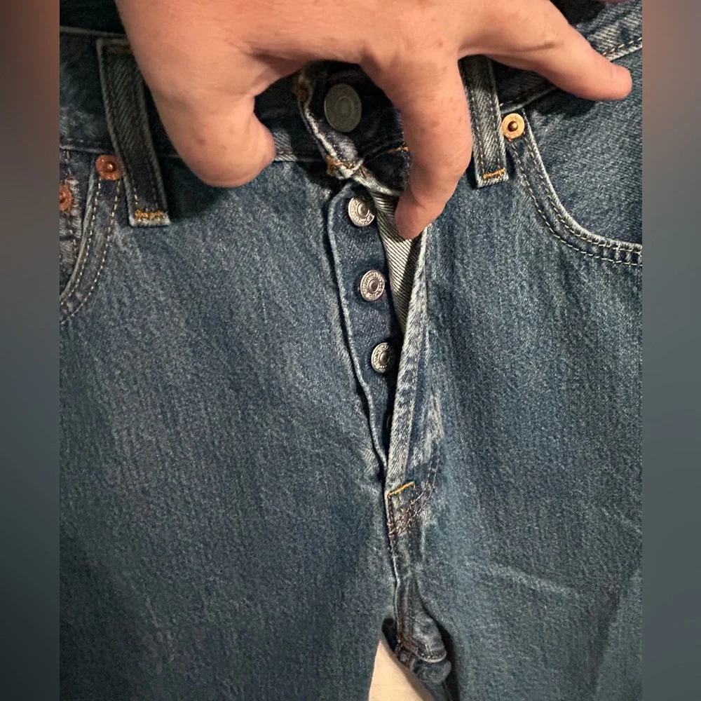 Levi's 501 Straight Jeans with Button Fly Medium Wash Men's Size 32X29 - Picture 3 of 5